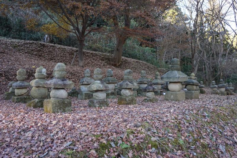 大郷戸廃寺跡五輪塔群