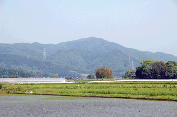 雨巻山　全景　西側